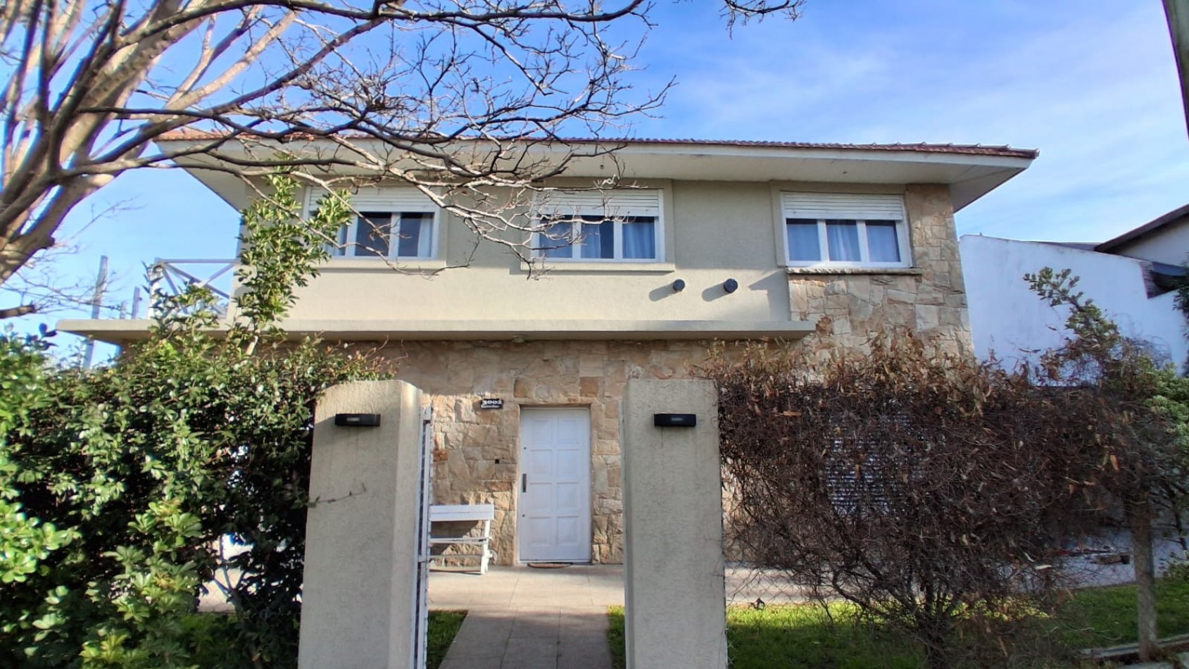 VENTA DE CASA + DEPTO. CON ACCESO INDEPENDIENTE