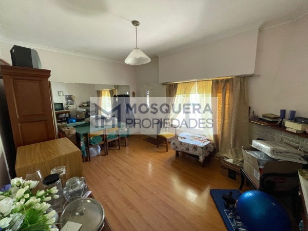 VENTA CHALET estilo mar del plata EN BARRIO CAISAMAR