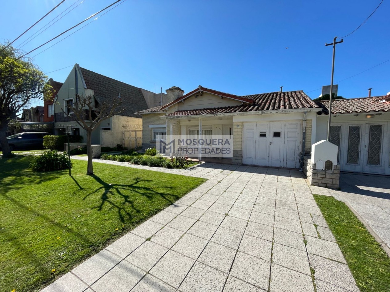 VENTA CHALET estilo mar del plata EN BARRIO CAISAMAR