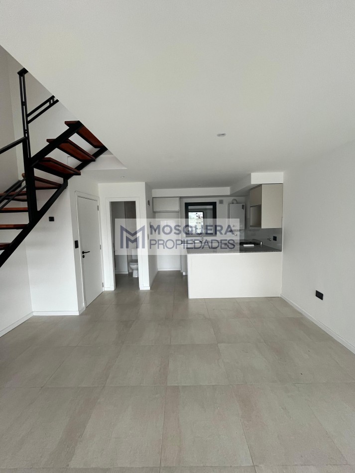 VENTA DEPARTAMENTO ESTILO DUPLEX 3 AMBIENTES A ESTRENAR CON COCHERA CUBIERTA ZONA ALDREY