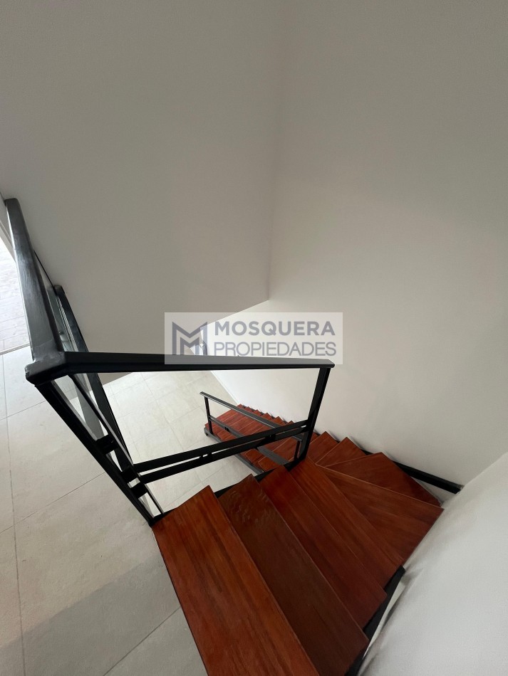 VENTA DEPARTAMENTO ESTILO DUPLEX 3 AMBIENTES A ESTRENAR CON COCHERA CUBIERTA ZONA ALDREY