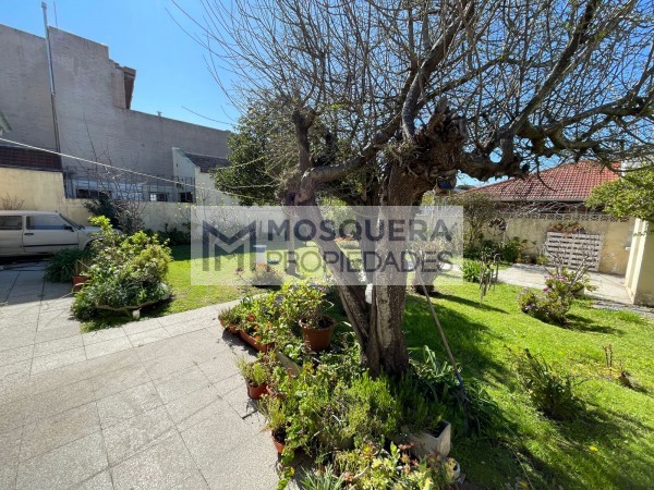 VENTA CHALET estilo mar del plata EN BARRIO CAISAMAR