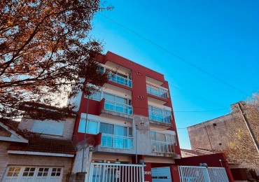 Departamento 2 Ambientes Con Cochera En Alquiler - La Perla / Beruti Y 20 De Septiembre