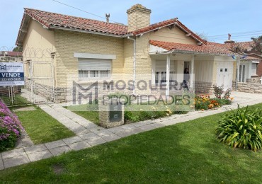 VENTA CHALET estilo mar del plata EN BARRIO CAISAMAR