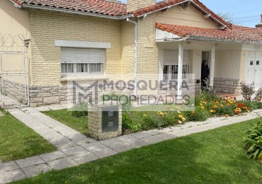 VENTA CHALET estilo mar del plata EN BARRIO CAISAMAR